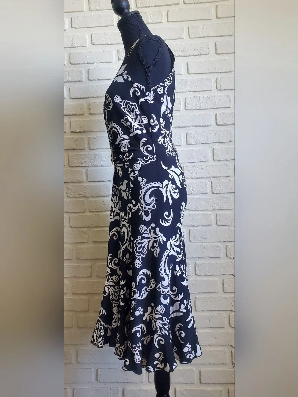 Joseph Ribkoff Floral Paisley Ring Buckle Dress Black White Flowy Ruffle Hem - Picture 11 of 15